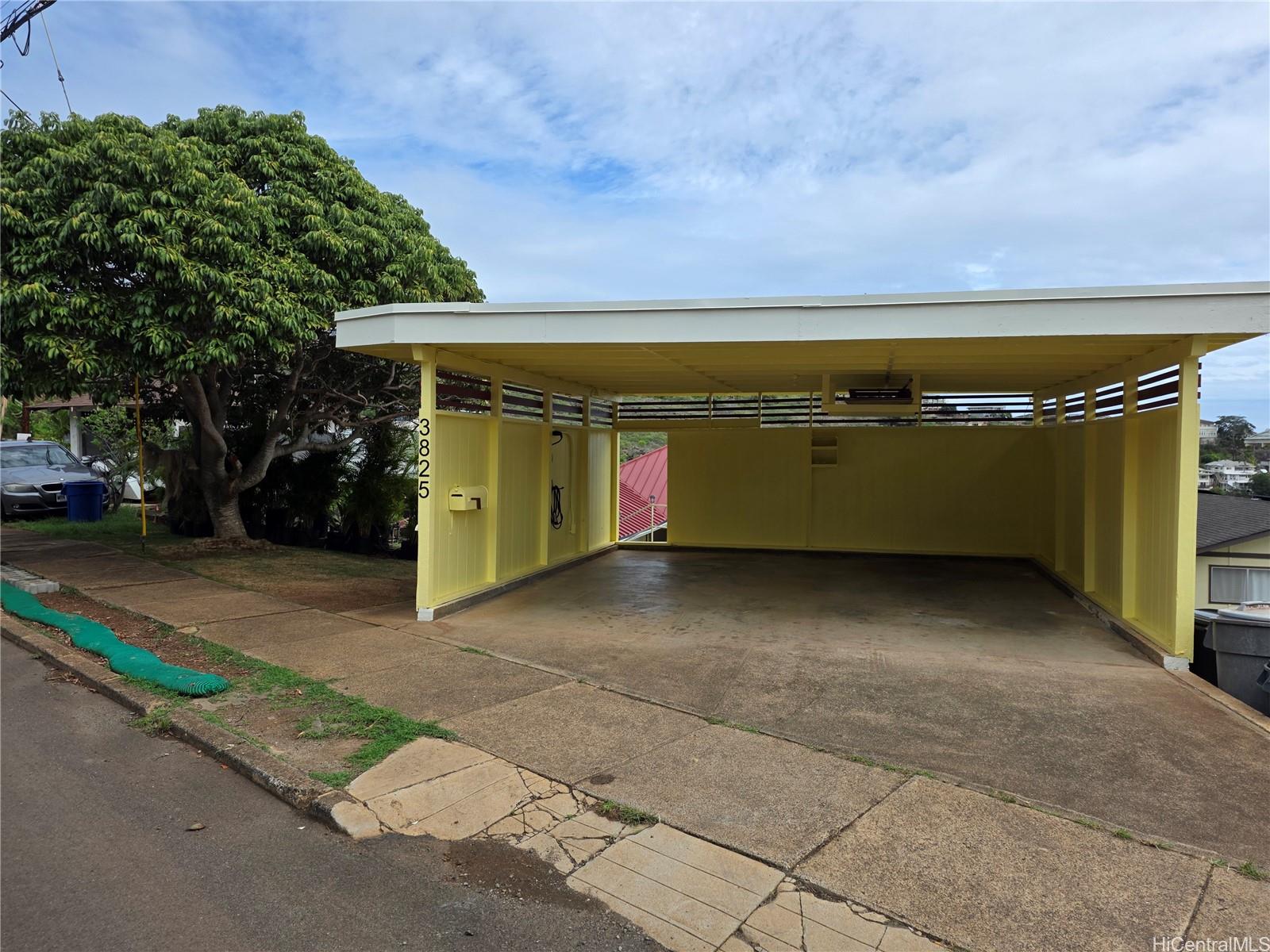 3825 Pukalani Place Honolulu - Rental - photo 13 of 15