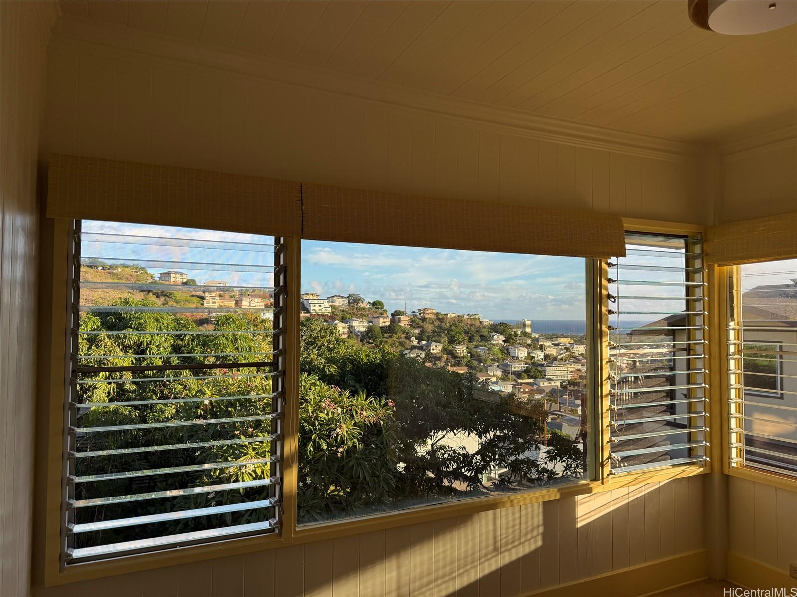 3825 Pukalani Place Honolulu - Rental - photo 5 of 15