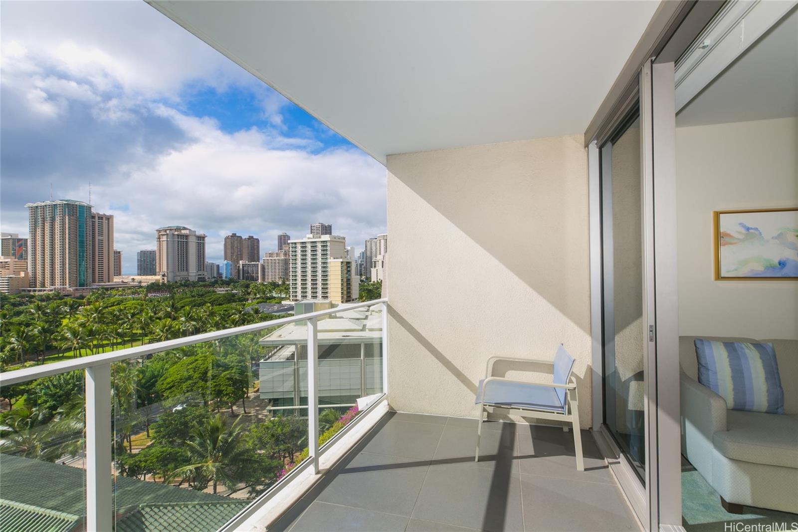 The Ritz-Carlton Residences condo # 1006, Honolulu, Hawaii - photo 5 of 17