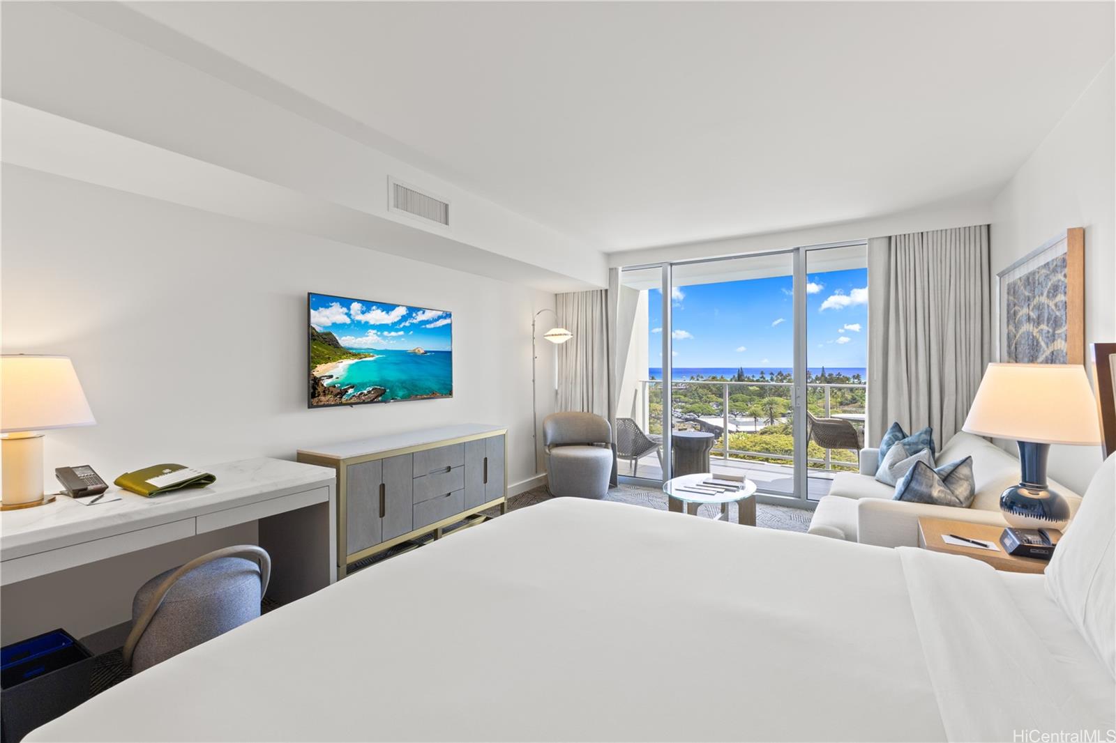 The Ritz-Carlton Residences condo # 1006, Honolulu, Hawaii - photo 2 of 19