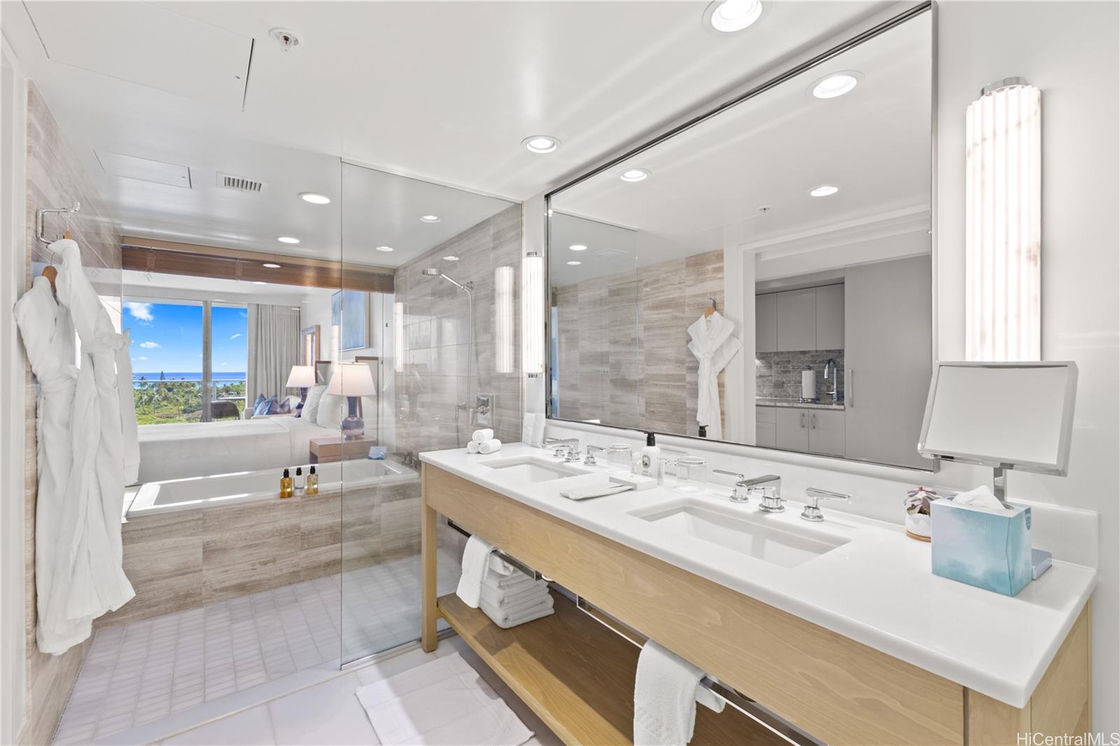 The Ritz-Carlton Residences condo # 1006, Honolulu, Hawaii - photo 13 of 19