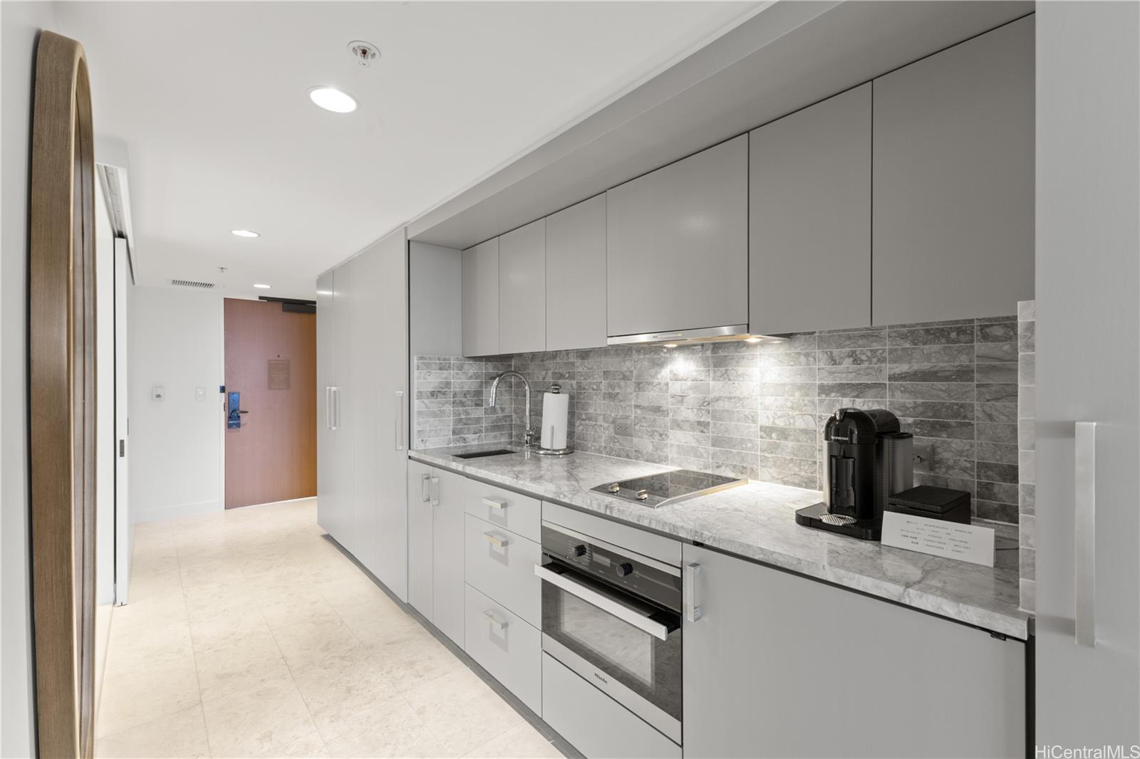 The Ritz-Carlton Residences condo # 1006, Honolulu, Hawaii - photo 4 of 19