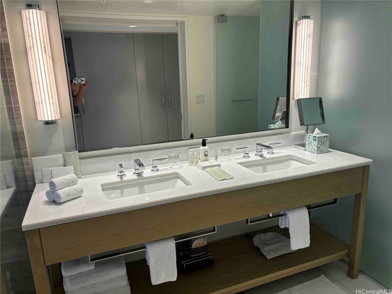 The Ritz-Carlton Residences condo # 1106, Honolulu, Hawaii - photo 17 of 19