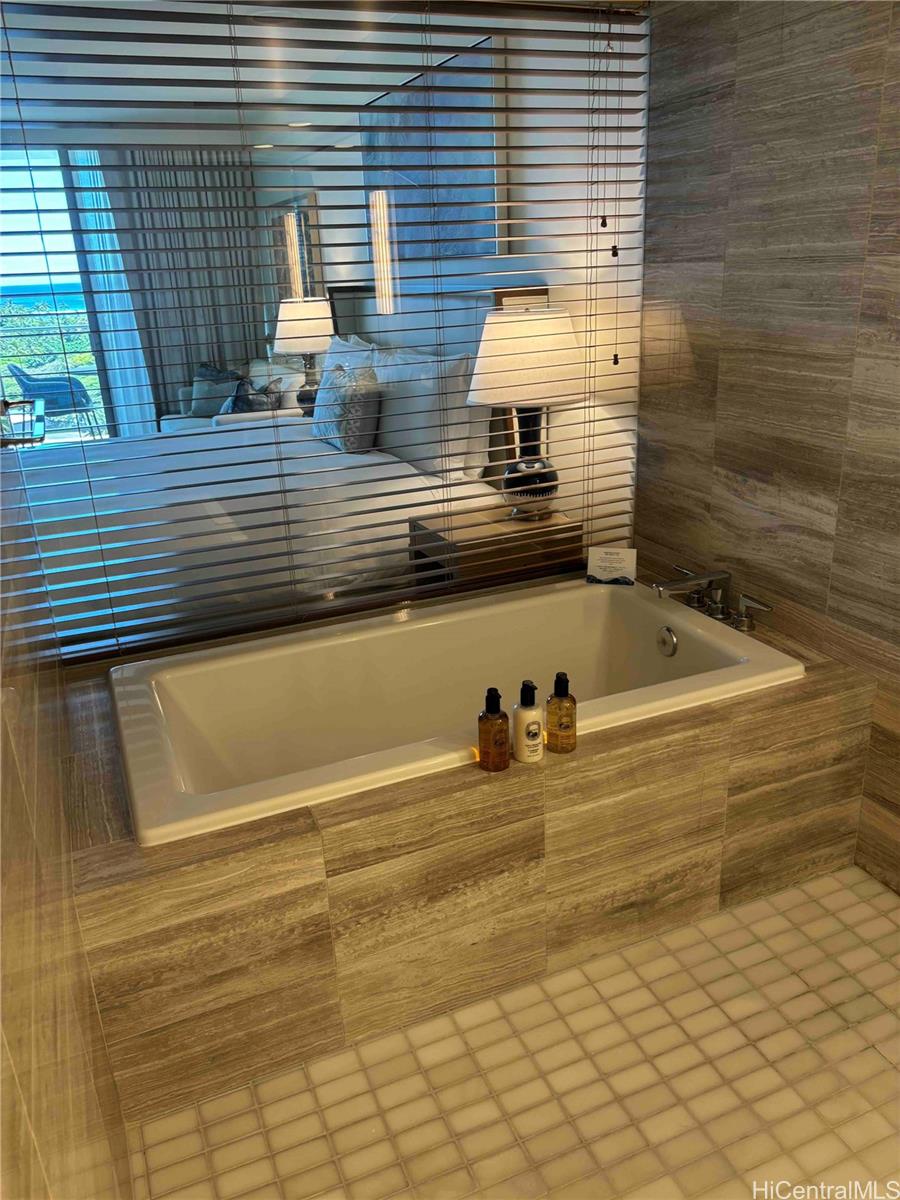 The Ritz-Carlton Residences condo # 1106, Honolulu, Hawaii - photo 18 of 19