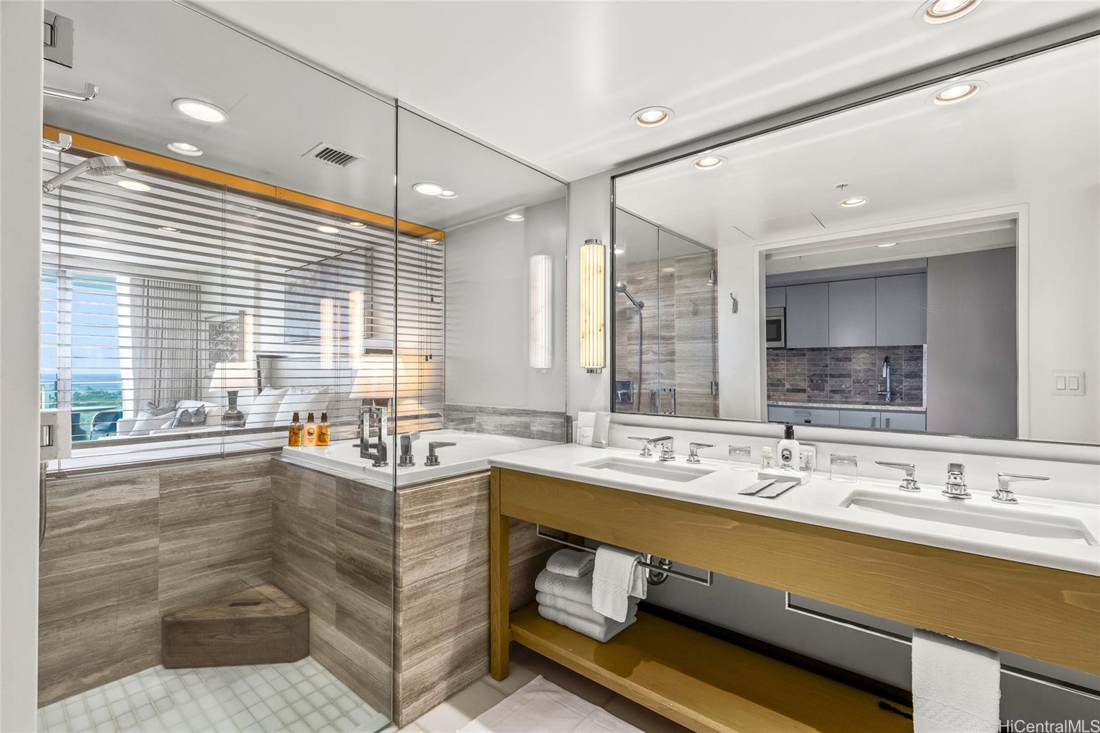 The Ritz-Carlton Residences condo # 1214, Honolulu, Hawaii - photo 5 of 25