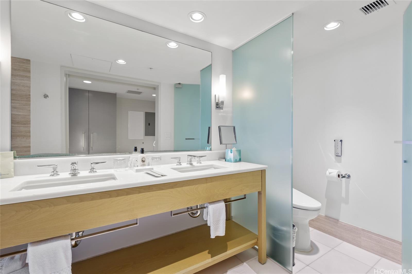 The Ritz-Carlton Residences condo # 1503, Honolulu, Hawaii - photo 11 of 25