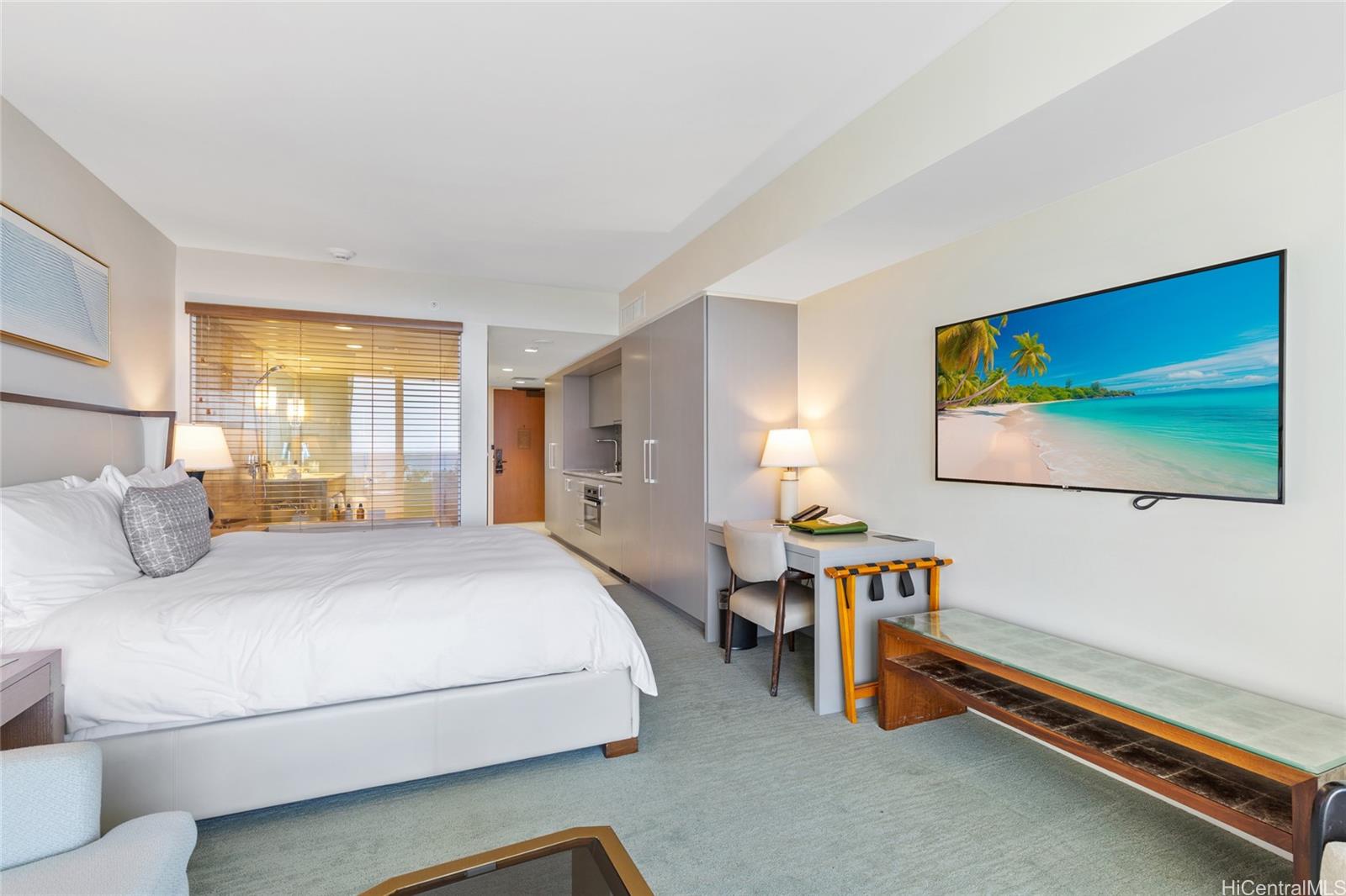 The Ritz-Carlton Residences condo # 1503, Honolulu, Hawaii - photo 3 of 25