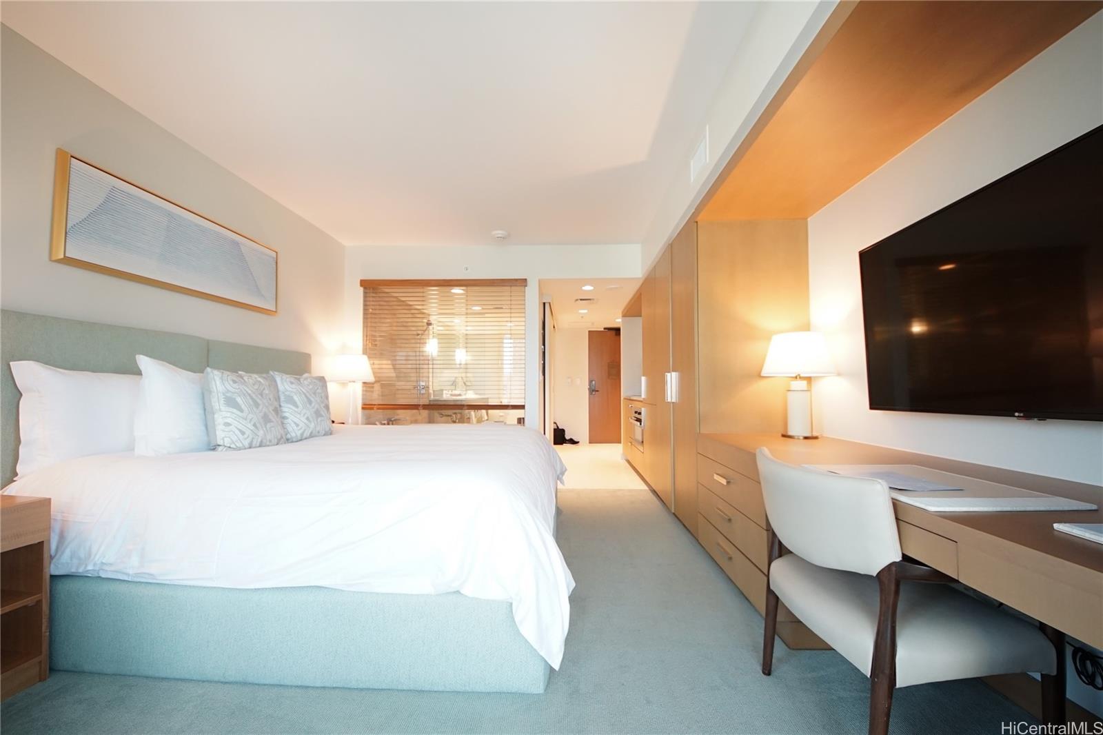 The Ritz-Carlton Residences condo # 1601, Honolulu, Hawaii - photo 5 of 17