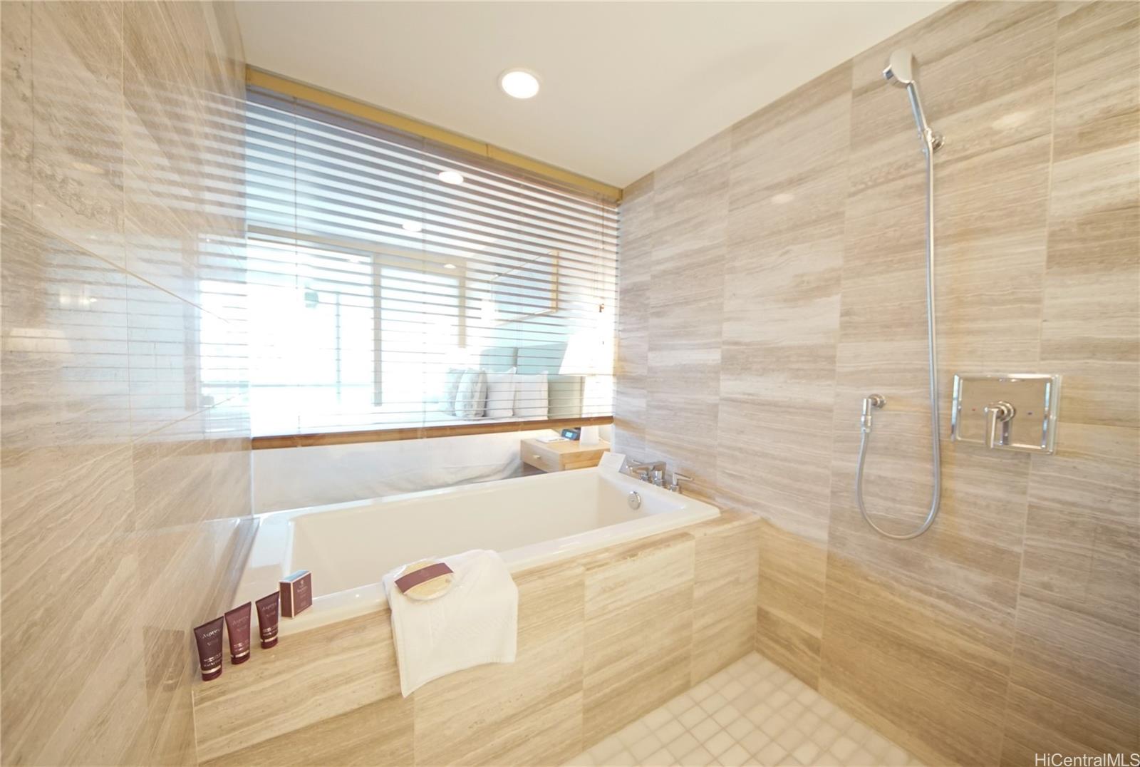 The Ritz-Carlton Residences condo # 1601, Honolulu, Hawaii - photo 8 of 17