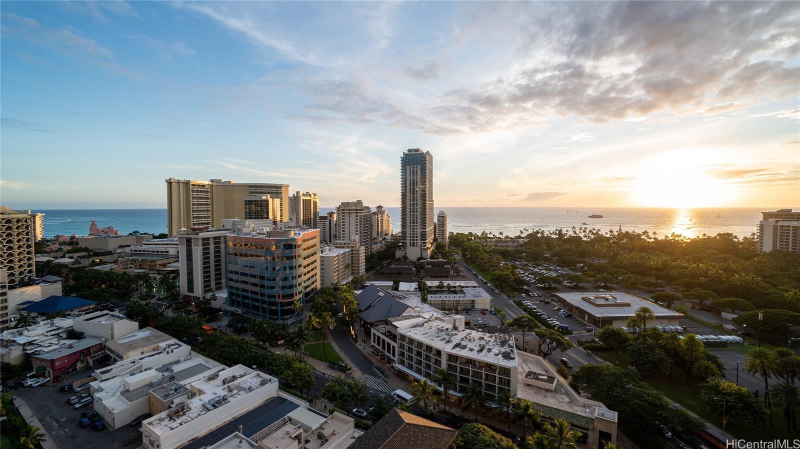 The Ritz-Carlton Residences condo # 1613, Honolulu, Hawaii - photo 3 of 12