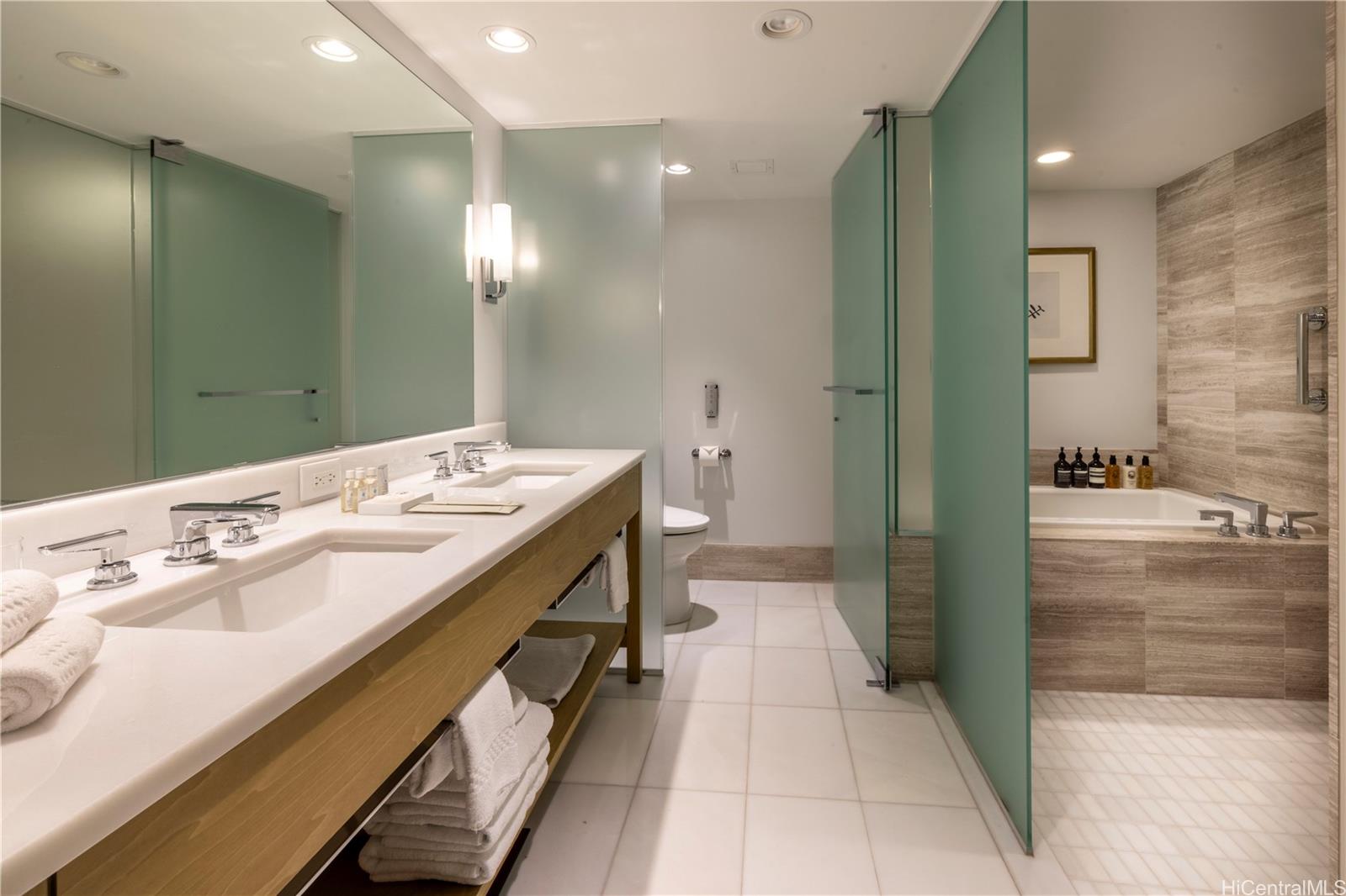 The Ritz-Carlton Residences condo # 1615, Honolulu, Hawaii - photo 16 of 24