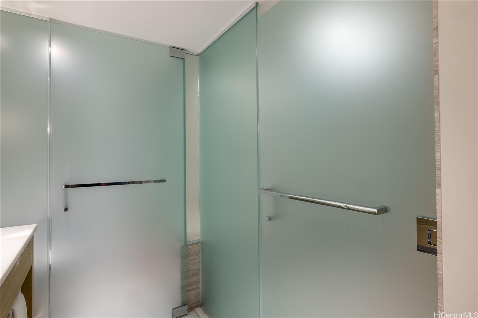 The Ritz-Carlton Residences condo # 1615, Honolulu, Hawaii - photo 19 of 24