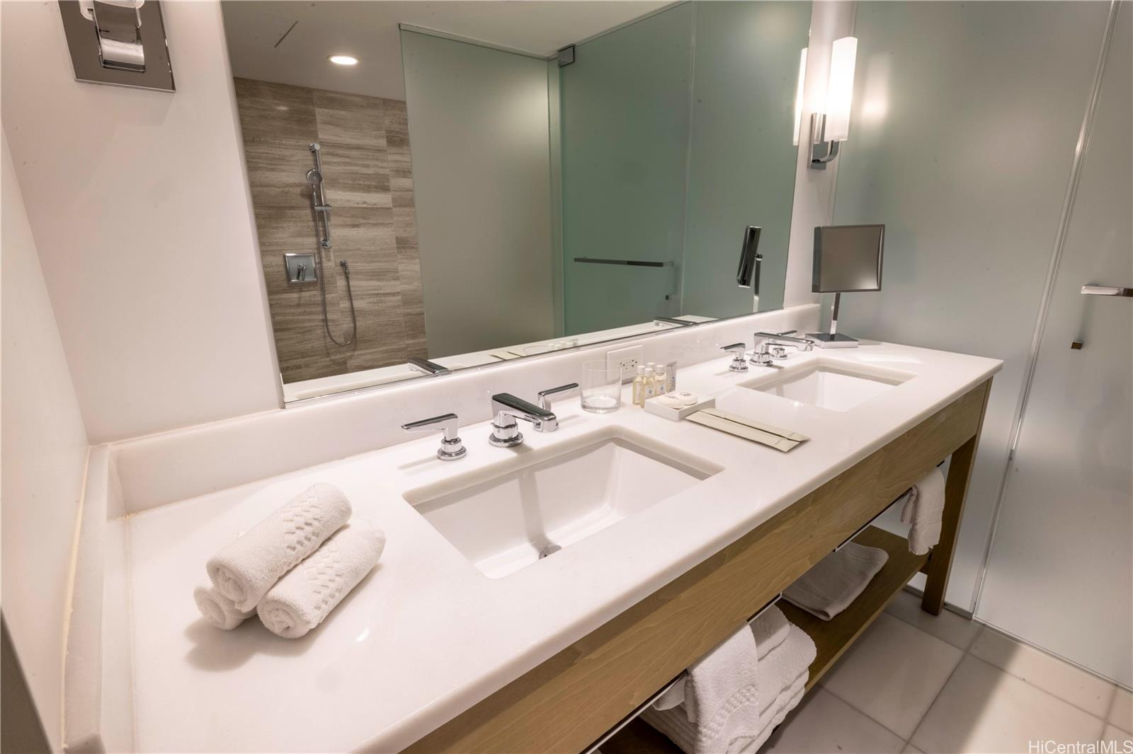 The Ritz-Carlton Residences condo # 1615, Honolulu, Hawaii - photo 20 of 24