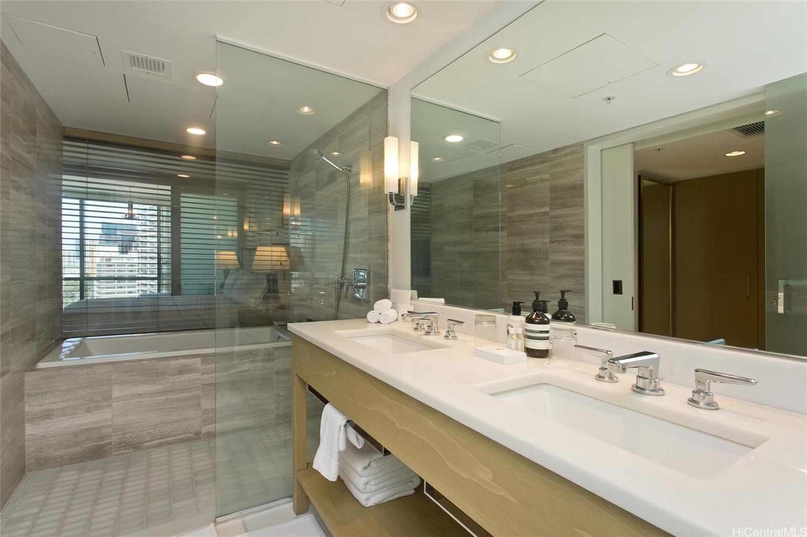 The Ritz-Carlton Residences condo # 1801, Honolulu, Hawaii - photo 11 of 13