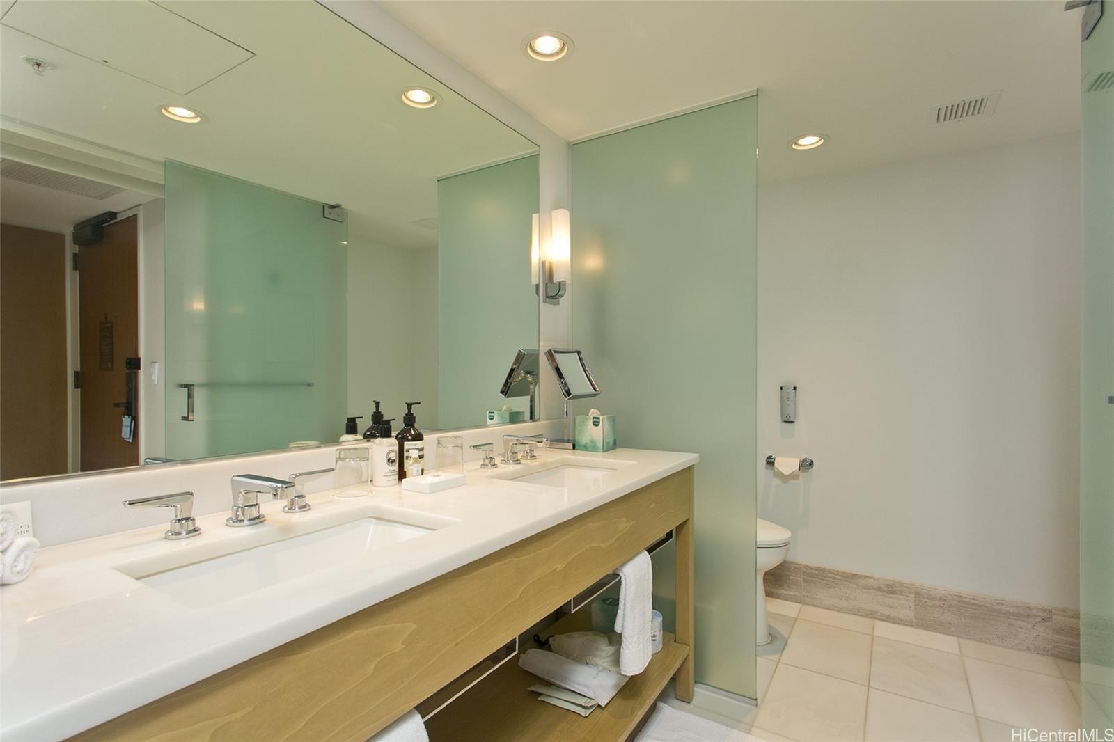 The Ritz-Carlton Residences condo # 1801, Honolulu, Hawaii - photo 10 of 13