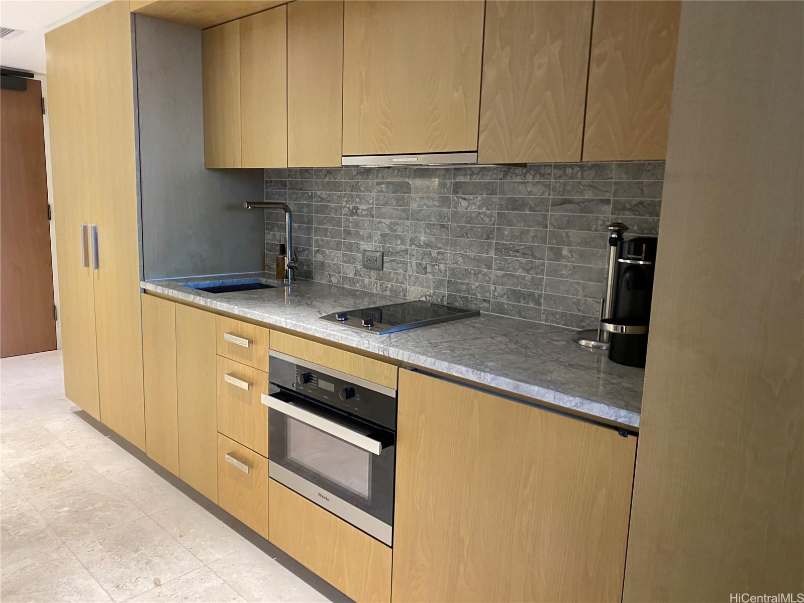 383 Kalaimoku St Honolulu - Rental - photo 3 of 21