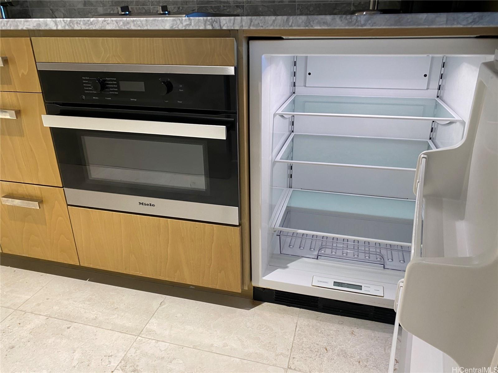 383 Kalaimoku St Honolulu - Rental - photo 5 of 21