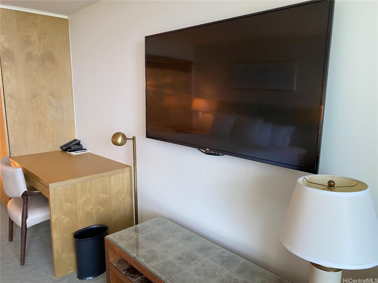 383 Kalaimoku St Honolulu - Rental - photo 8 of 21