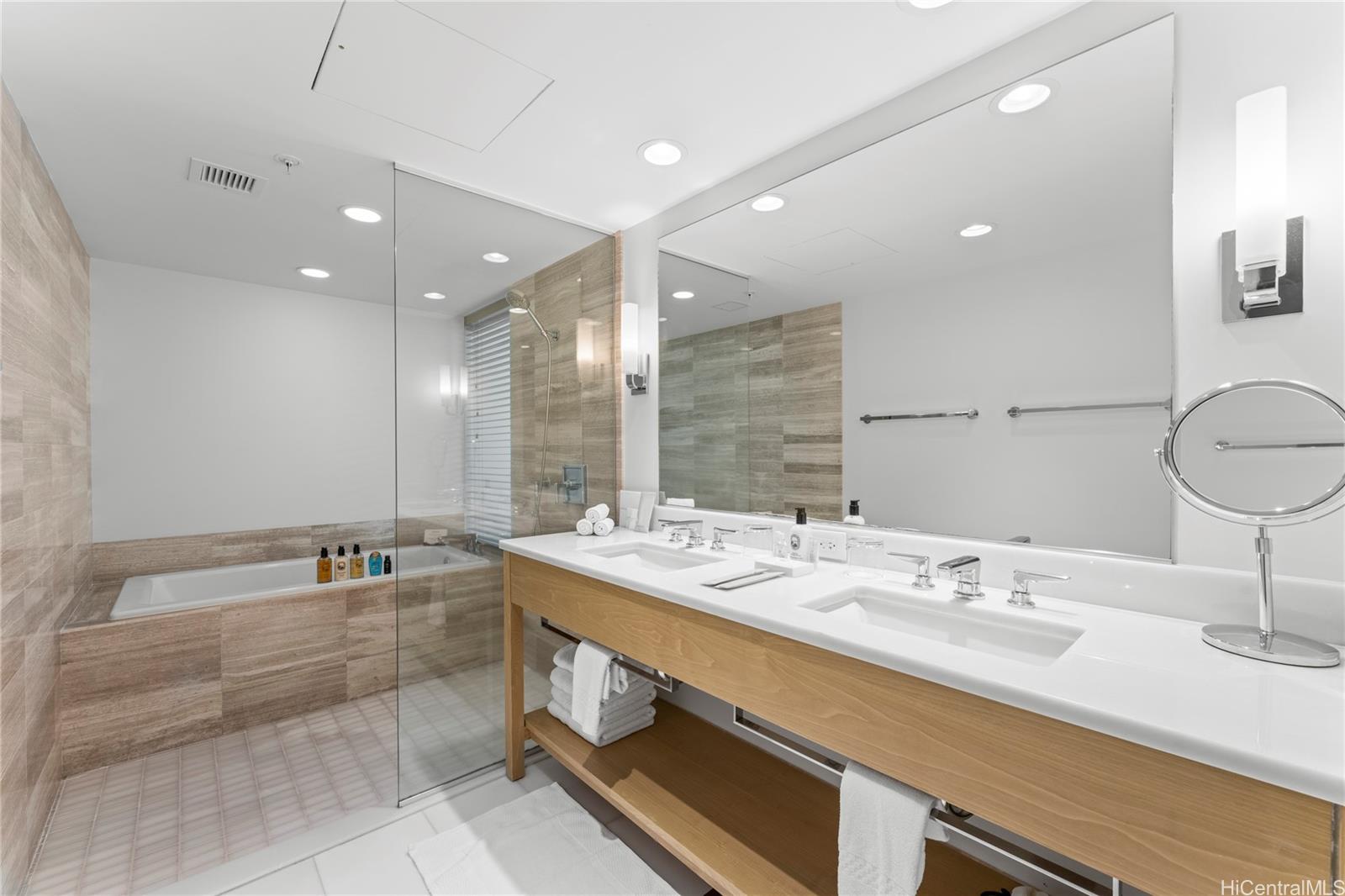 The Ritz-Carlton Residences condo # 1916, Honolulu, Hawaii - photo 16 of 25