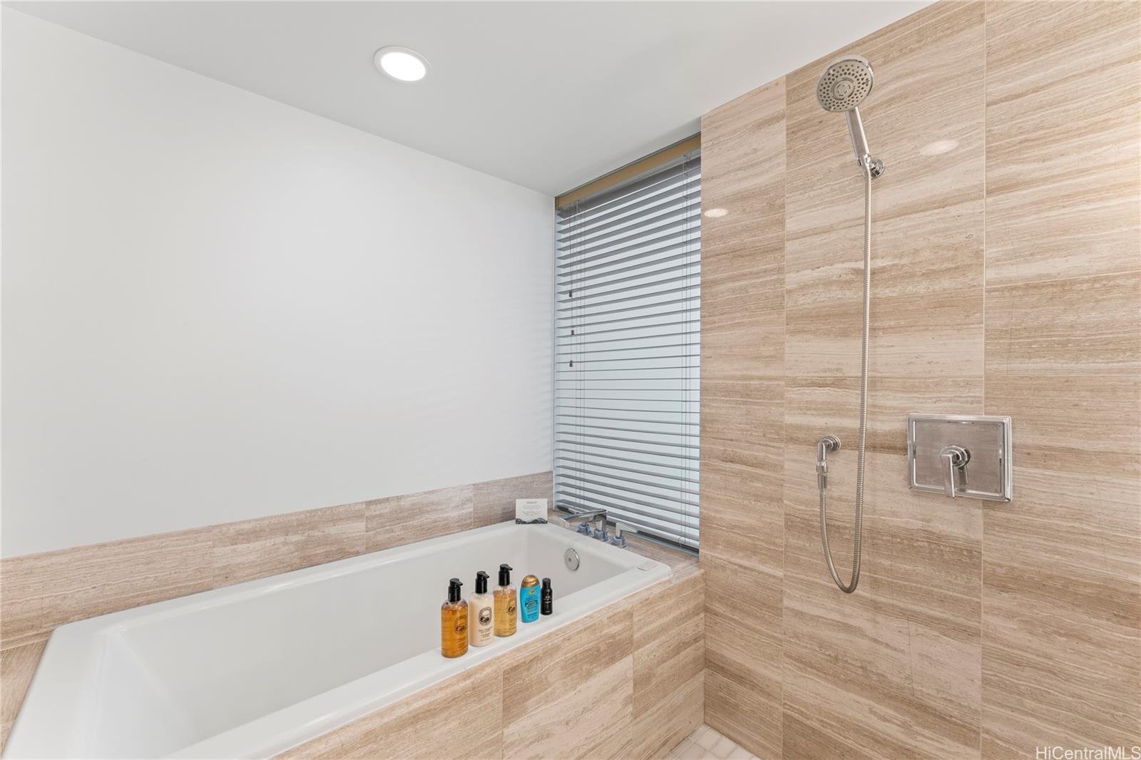 The Ritz-Carlton Residences condo # 1916, Honolulu, Hawaii - photo 17 of 25