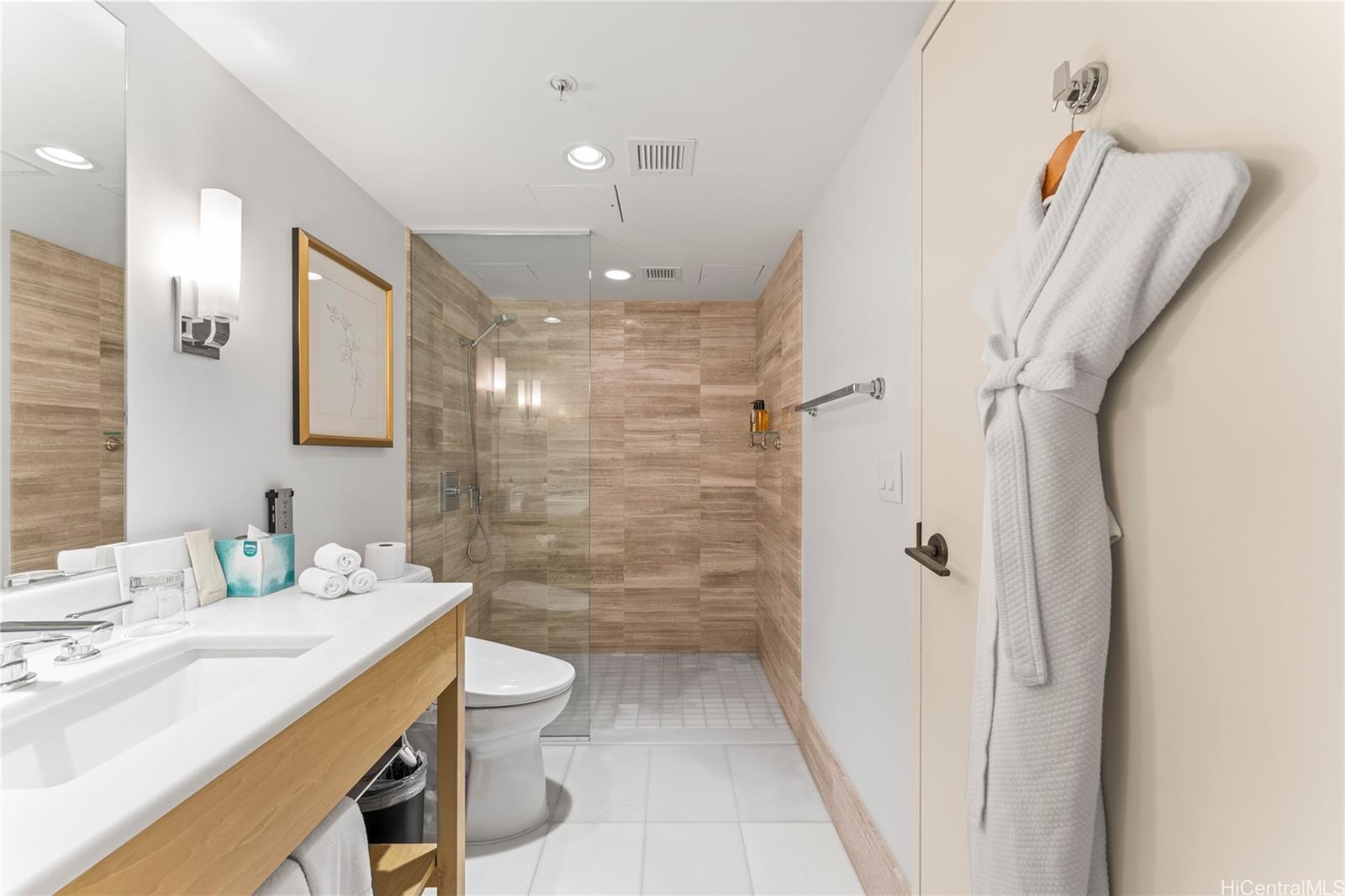 The Ritz-Carlton Residences condo # 1916, Honolulu, Hawaii - photo 17 of 25