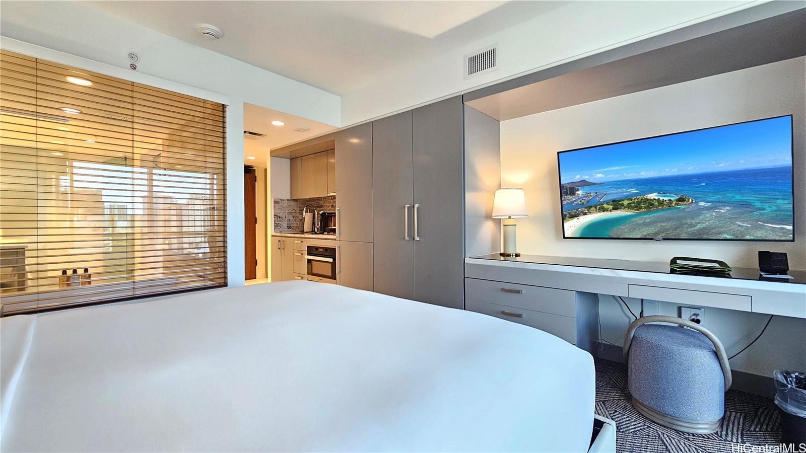 The Ritz-Carlton Residences condo # 2001, Honolulu, Hawaii - photo 7 of 25