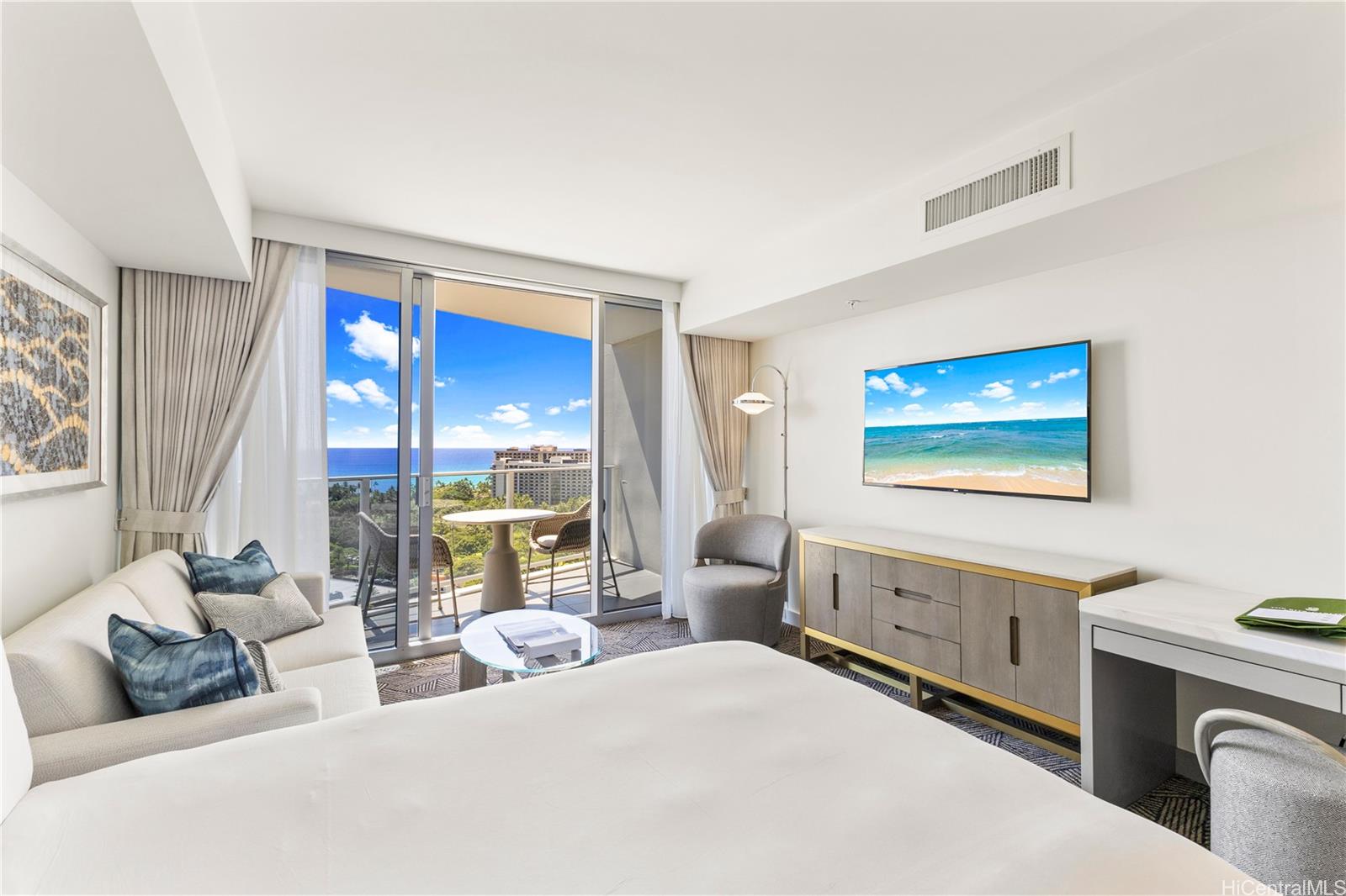 The Ritz-Carlton Residences condo # 2012, Honolulu, Hawaii - photo 5 of 21