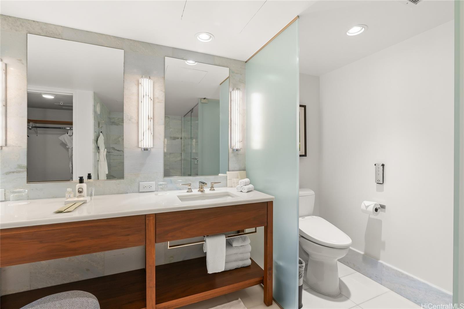 The Ritz-Carlton Residences condo # 3002, Honolulu, Hawaii - photo 10 of 17