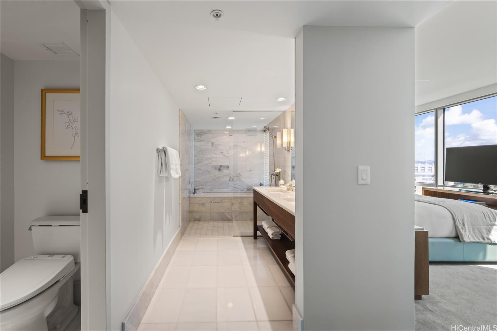 The Ritz-Carlton Residences condo # 3010, Honolulu, Hawaii - photo 11 of 24