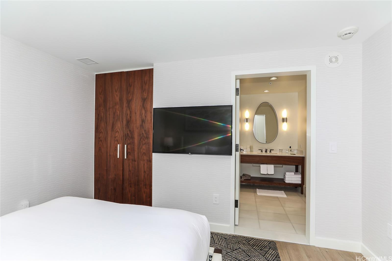 The Ritz-Carlton Residences condo # 3302, Honolulu, Hawaii - photo 16 of 23