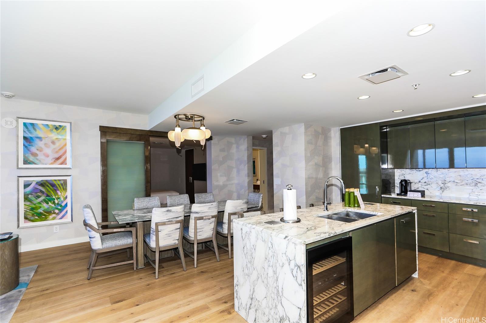 The Ritz-Carlton Residences condo # 3302, Honolulu, Hawaii - photo 6 of 23