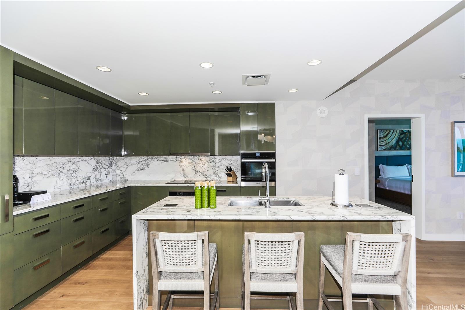 The Ritz-Carlton Residences condo # 3302, Honolulu, Hawaii - photo 7 of 23