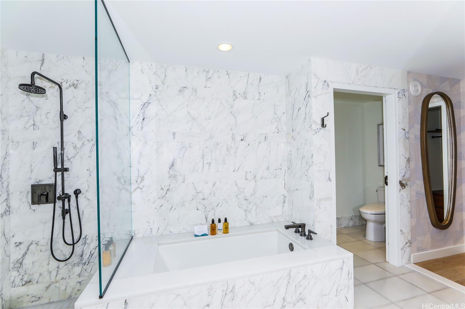 The Ritz-Carlton Residences condo # 3302, Honolulu, Hawaii - photo 10 of 23