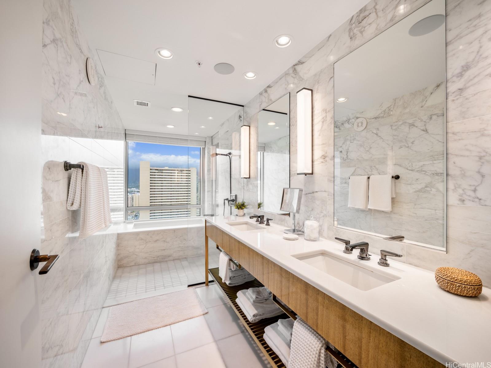 The Ritz-Carlton Residences condo # 3307, Honolulu, Hawaii - photo 13 of 25