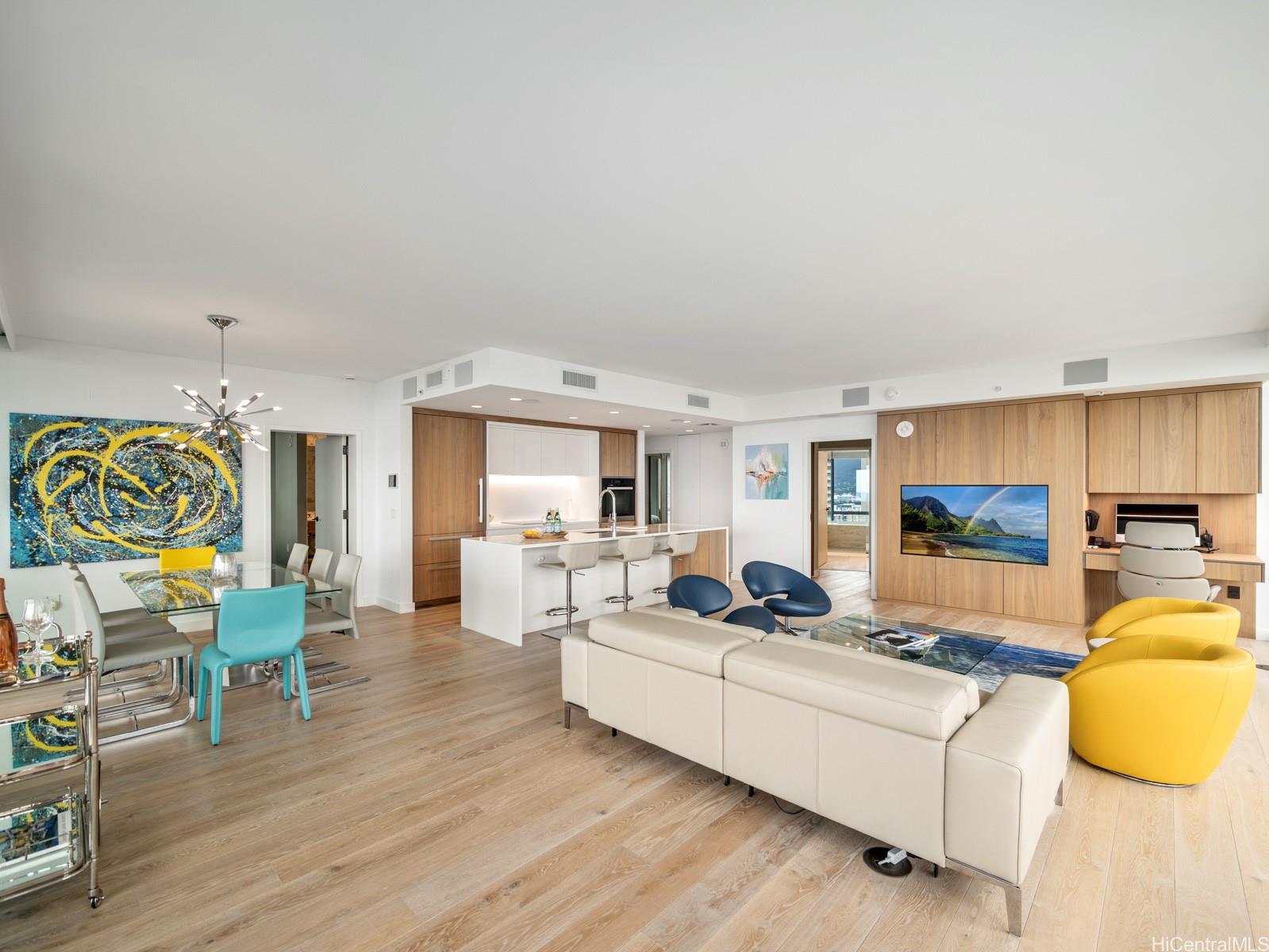 The Ritz-Carlton Residences condo # 3307, Honolulu, Hawaii - photo 4 of 25