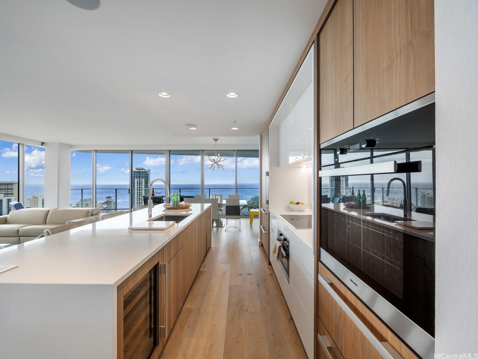 The Ritz-Carlton Residences condo # 3307, Honolulu, Hawaii - photo 8 of 25