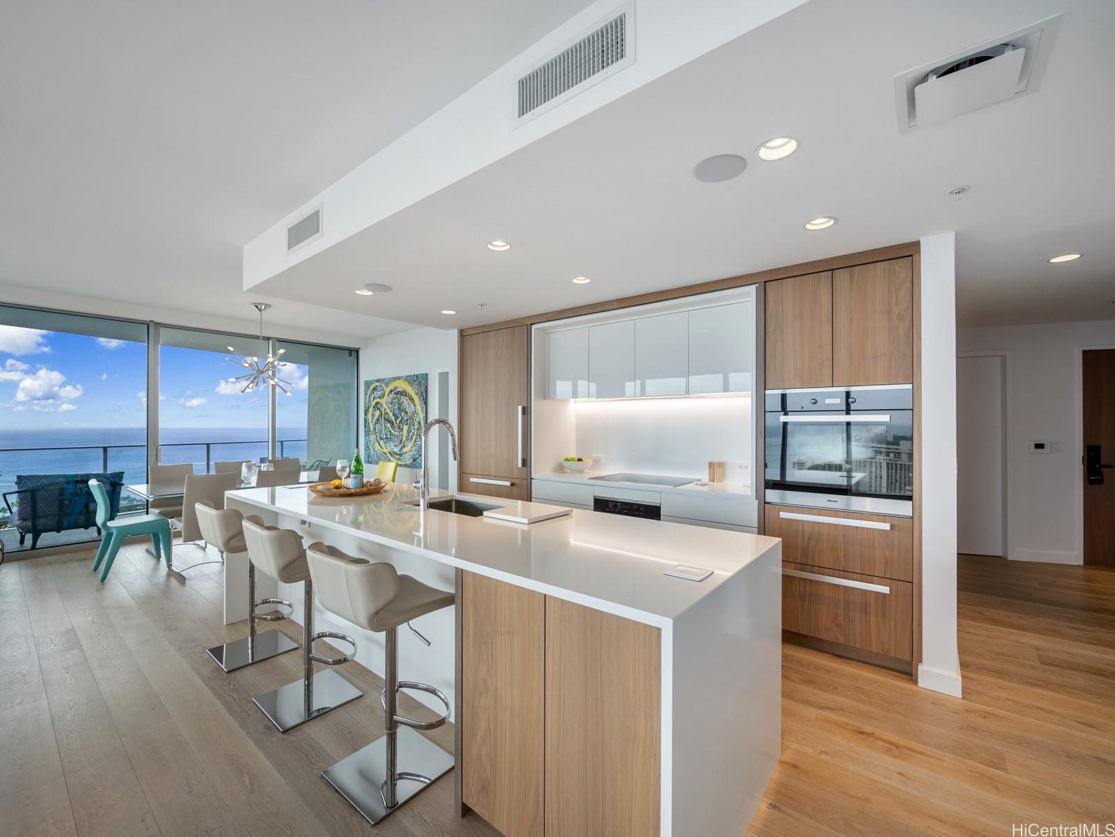 The Ritz-Carlton Residences condo # 3307, Honolulu, Hawaii - photo 10 of 25