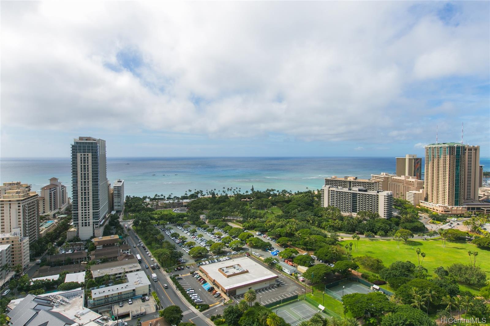 The Ritz-Carlton Residences condo # 3405, Honolulu, Hawaii - photo 5 of 16