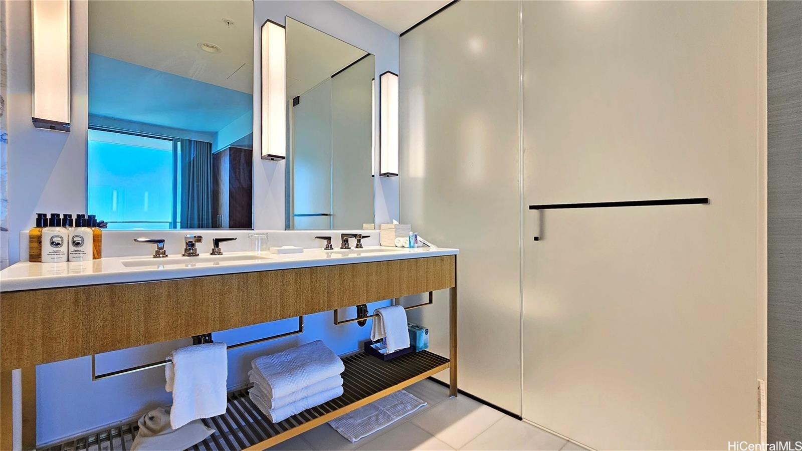 The Ritz-Carlton Residences condo # 3502, Honolulu, Hawaii - photo 13 of 25