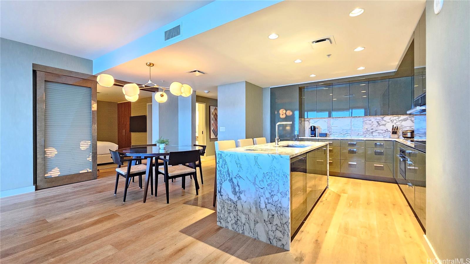 The Ritz-Carlton Residences condo # 3502, Honolulu, Hawaii - photo 4 of 25