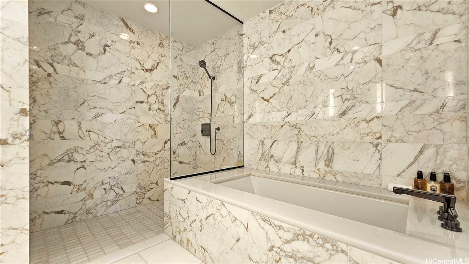 The Ritz-Carlton Residences condo # 3502, Honolulu, Hawaii - photo 9 of 25