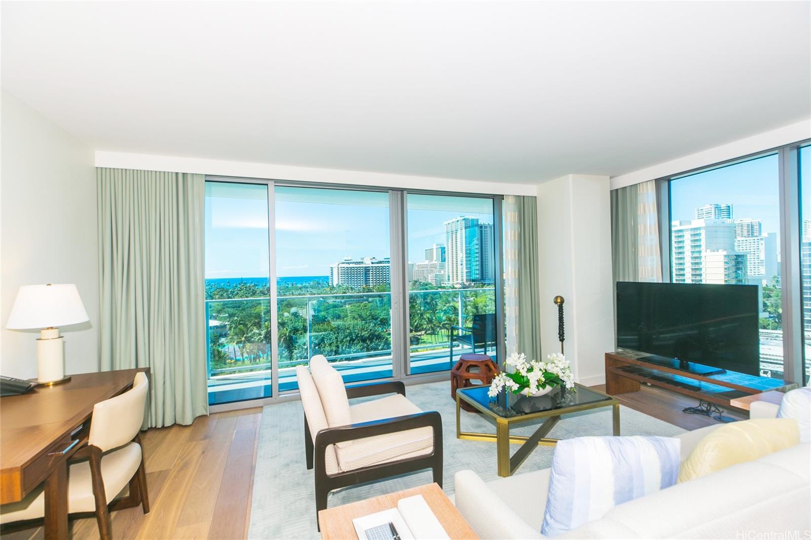 The Ritz-Carlton Residences condo # E1002, Honolulu, Hawaii - photo 3 of 23