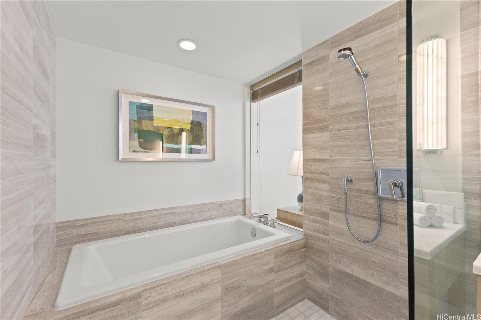 The Ritz-Carlton Residences condo # E1116, Honolulu, Hawaii - photo 11 of 17