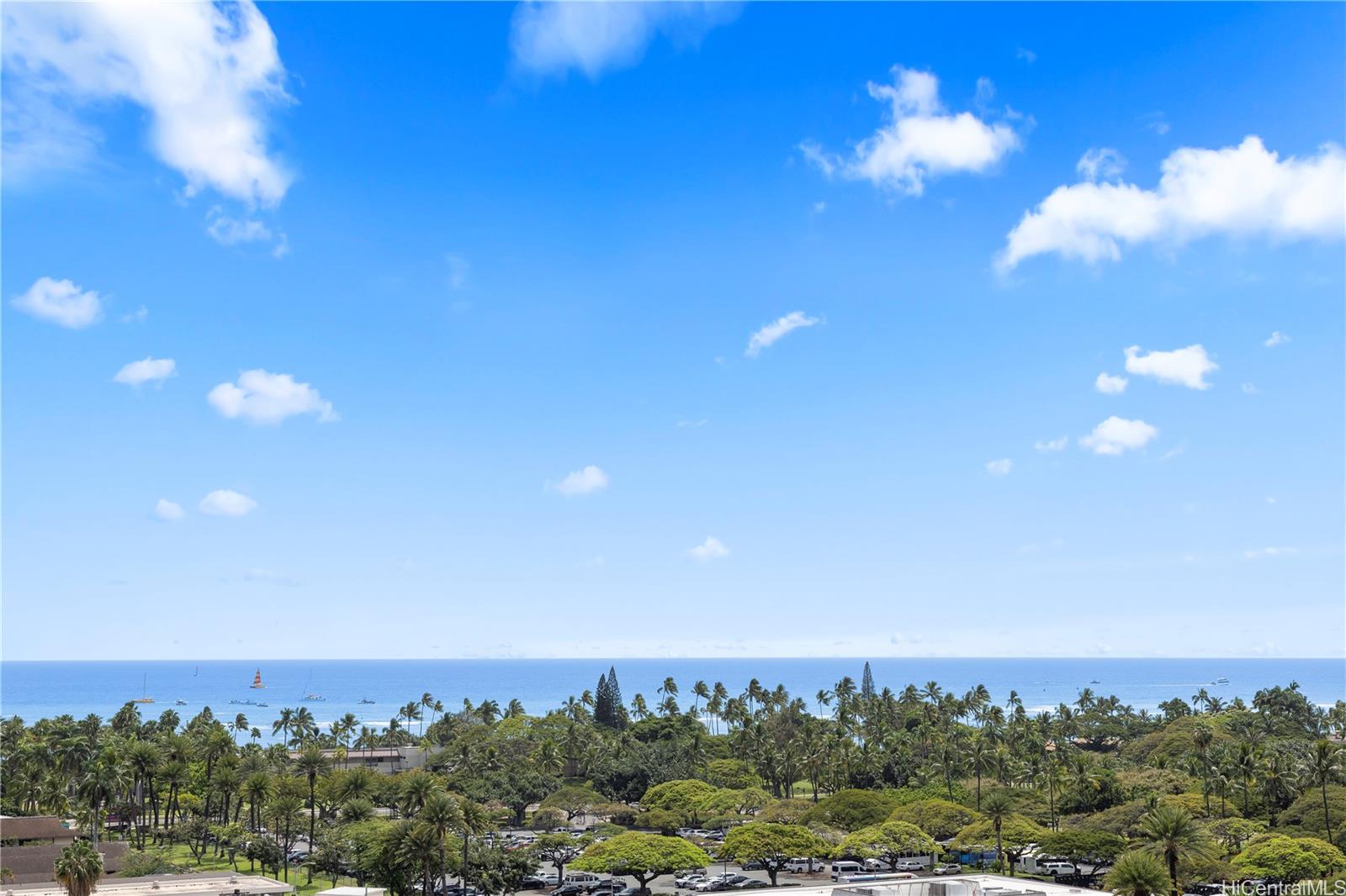 The Ritz-Carlton Residences condo # E1116, Honolulu, Hawaii - photo 4 of 17