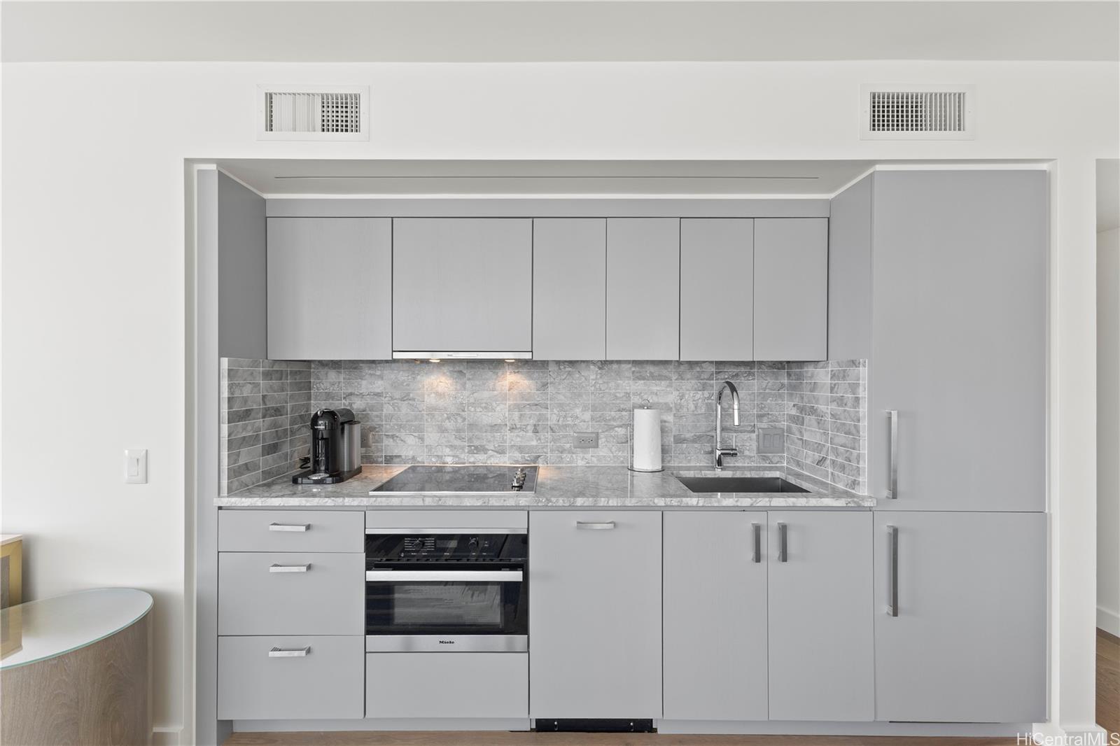 The Ritz-Carlton Residences condo # E1116, Honolulu, Hawaii - photo 6 of 17