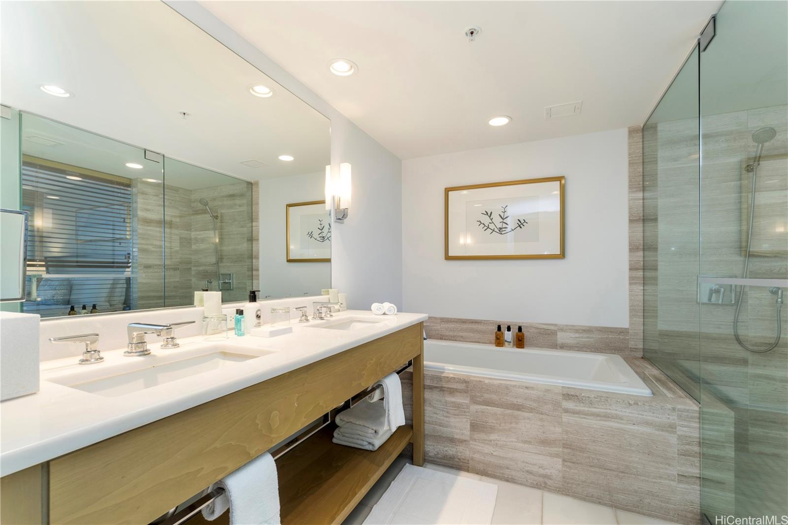 The Ritz-Carlton Residences condo # E1405, Honolulu, Hawaii - photo 13 of 24