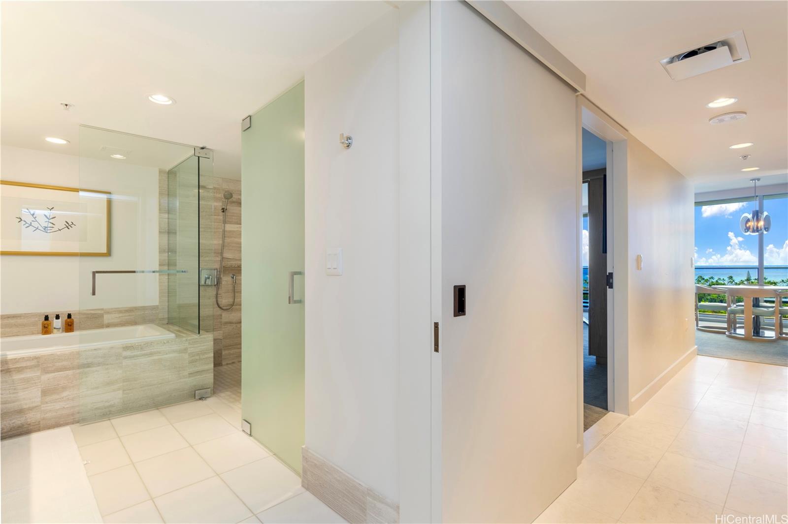 The Ritz-Carlton Residences condo # E1405, Honolulu, Hawaii - photo 14 of 24