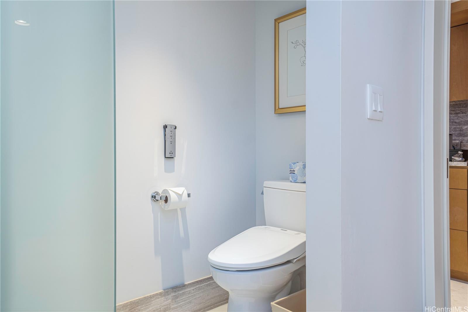 The Ritz-Carlton Residences condo # E1405, Honolulu, Hawaii - photo 18 of 24