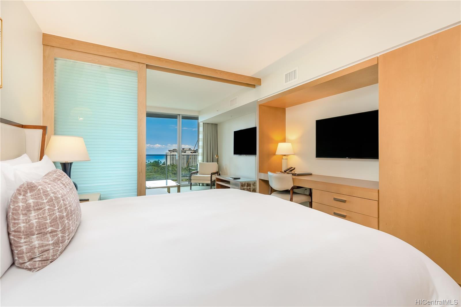 The Ritz-Carlton Residences condo # E1507, Honolulu, Hawaii - photo 5 of 25