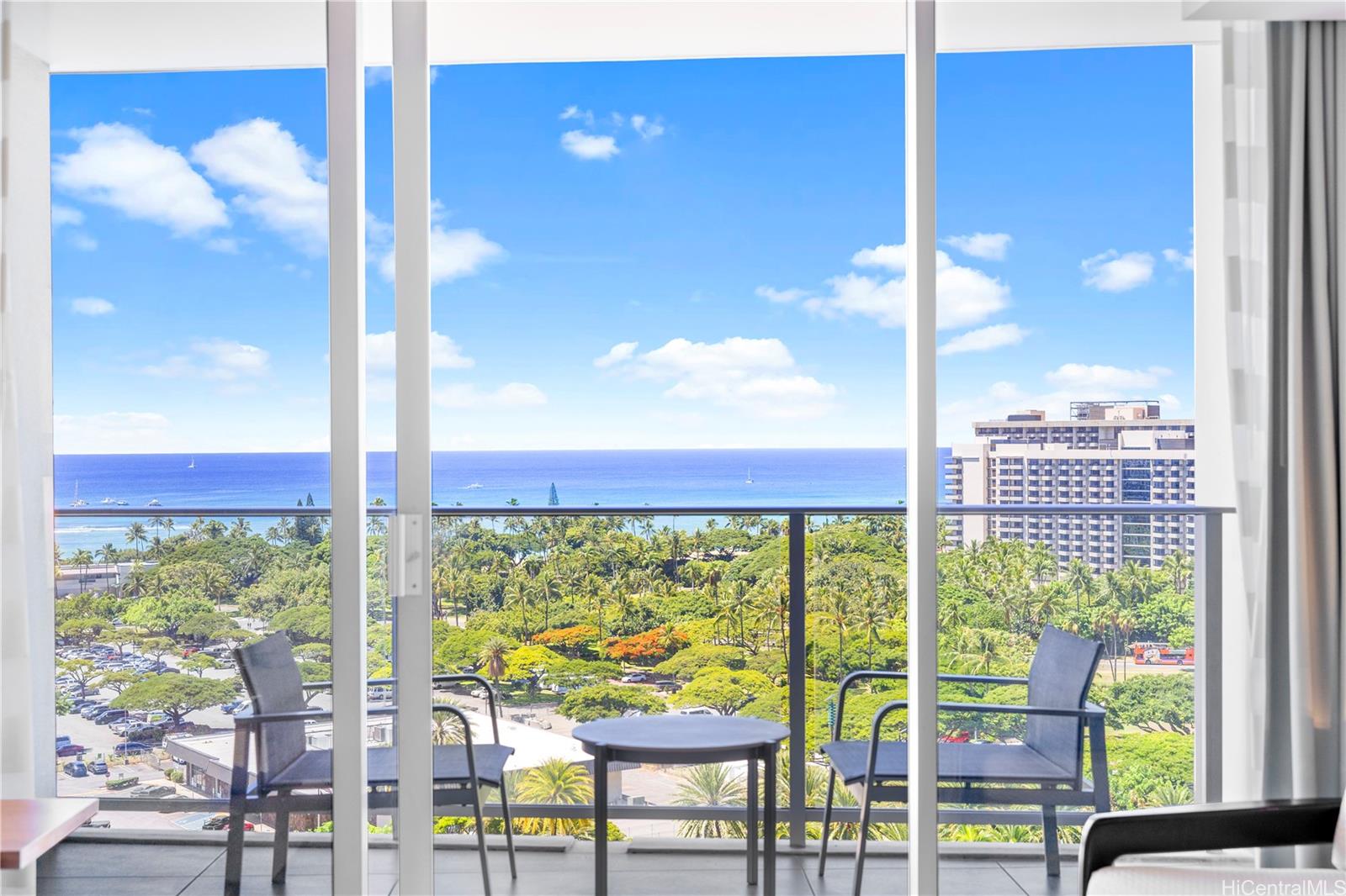 The Ritz-Carlton Residences condo # E1607, Honolulu, Hawaii - photo 8 of 16